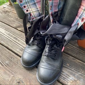 Sz 8 women’s dr martens